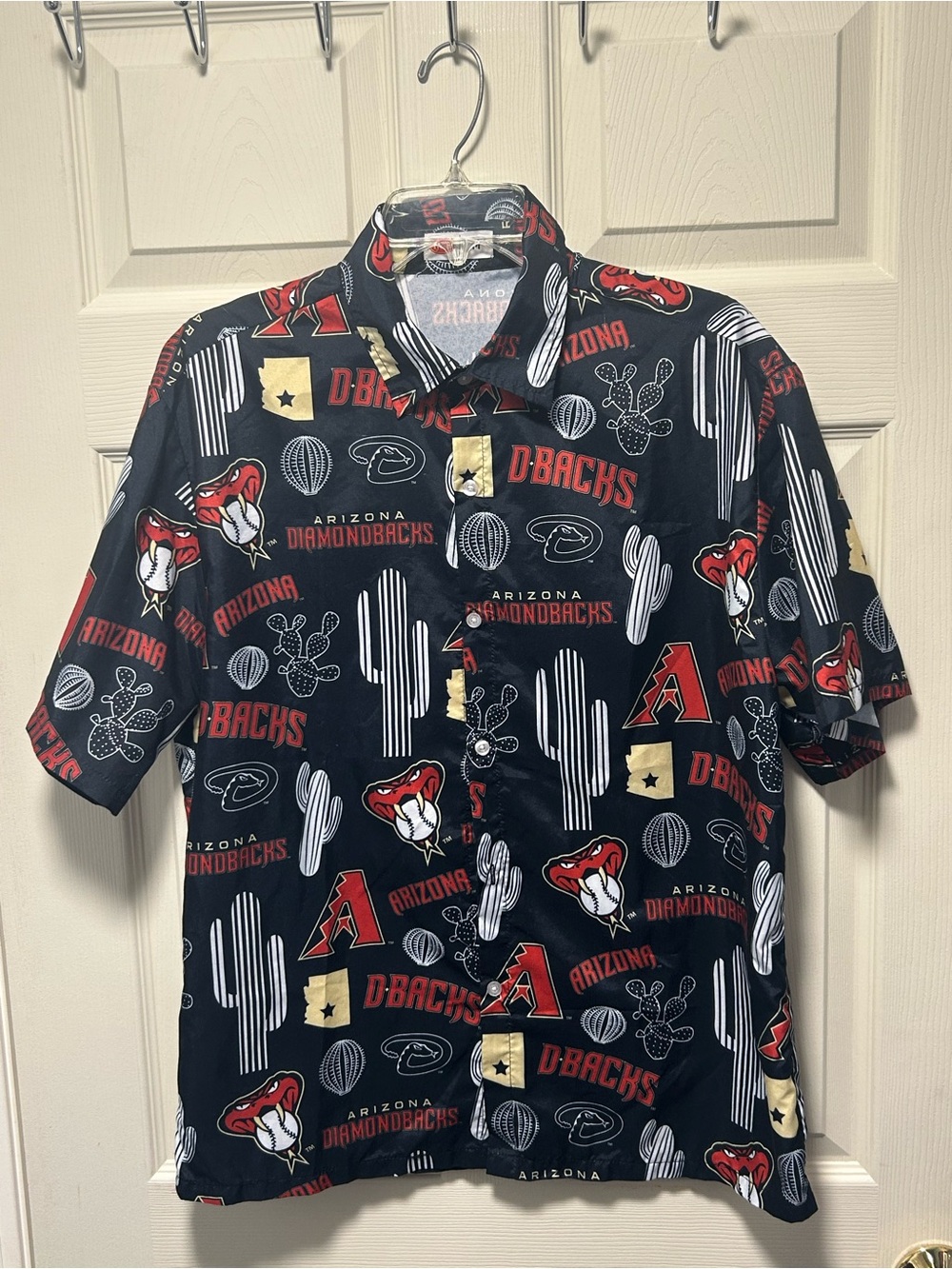 Arizona Diamondbacks Hawaiian AOP Button Shirt Mens M Black SGA Polyester MLB